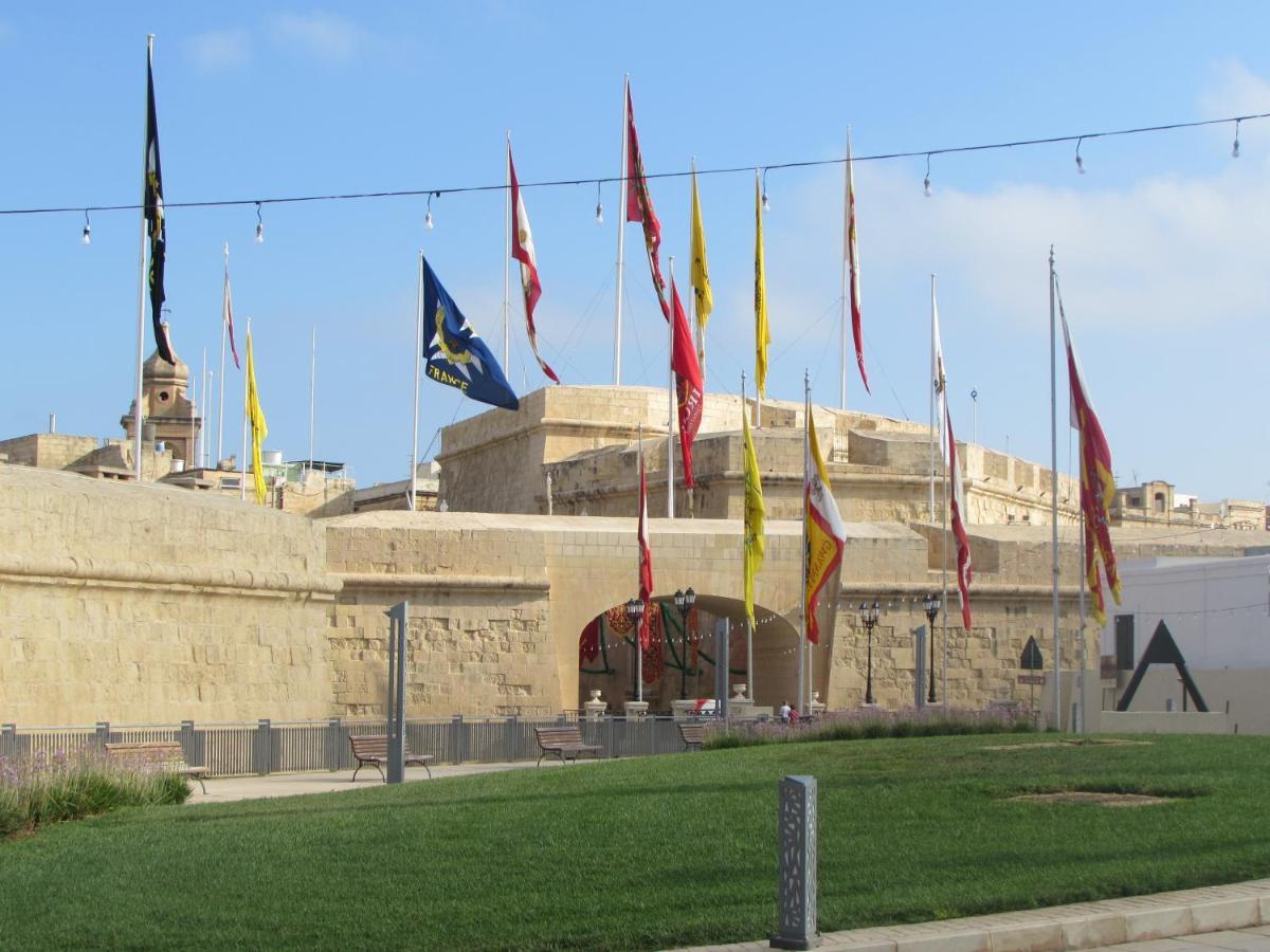 Vittoriosa' Seafront 2 Bed Highly Furnished Apartment Esterno foto