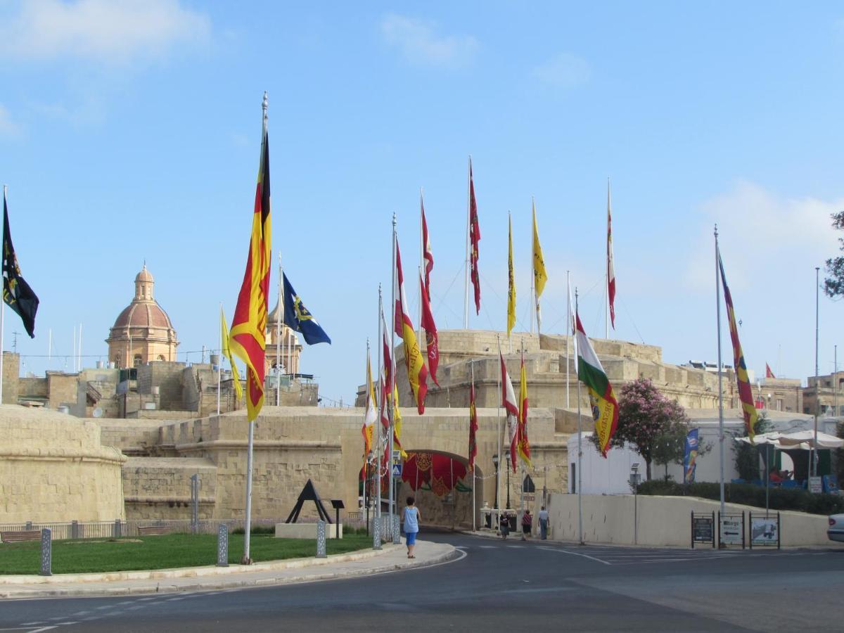 Vittoriosa' Seafront 2 Bed Highly Furnished Apartment Esterno foto