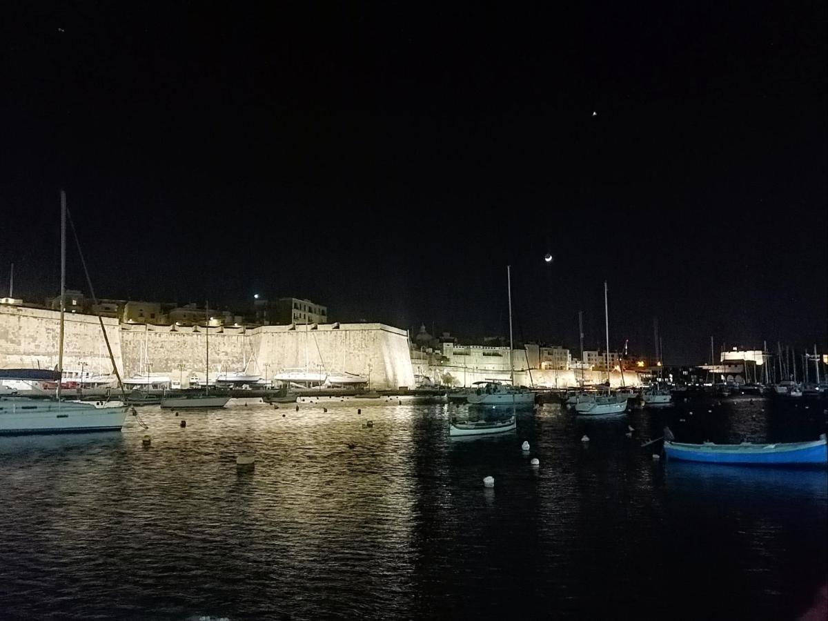 Vittoriosa' Seafront 2 Bed Highly Furnished Apartment Esterno foto