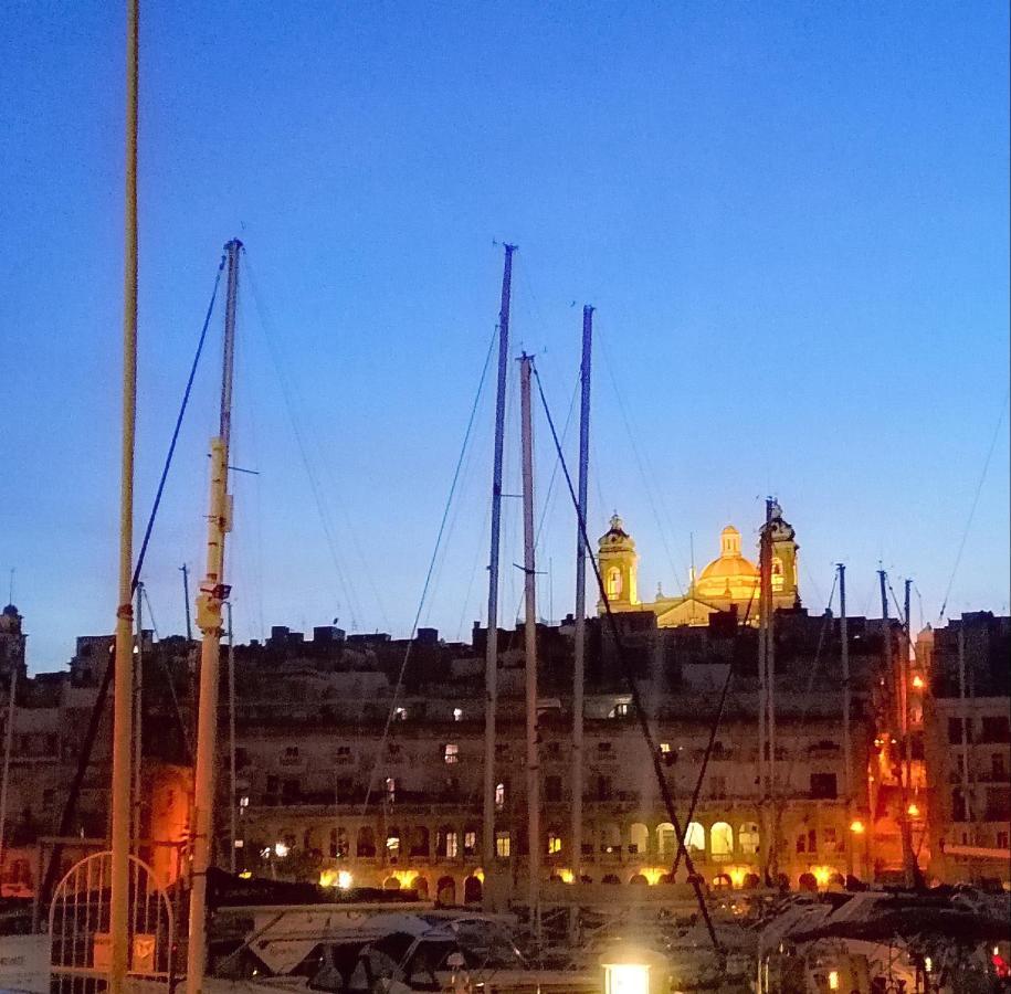 Vittoriosa' Seafront 2 Bed Highly Furnished Apartment Esterno foto