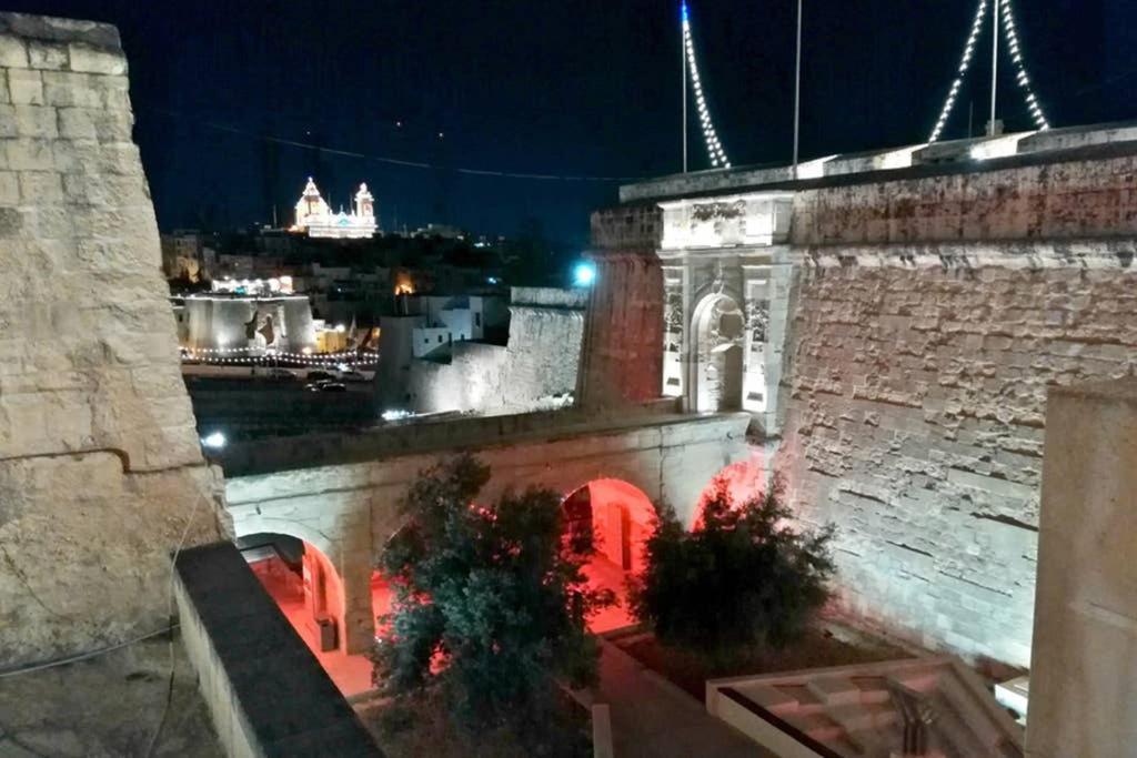 Vittoriosa' Seafront 2 Bed Highly Furnished Apartment Esterno foto