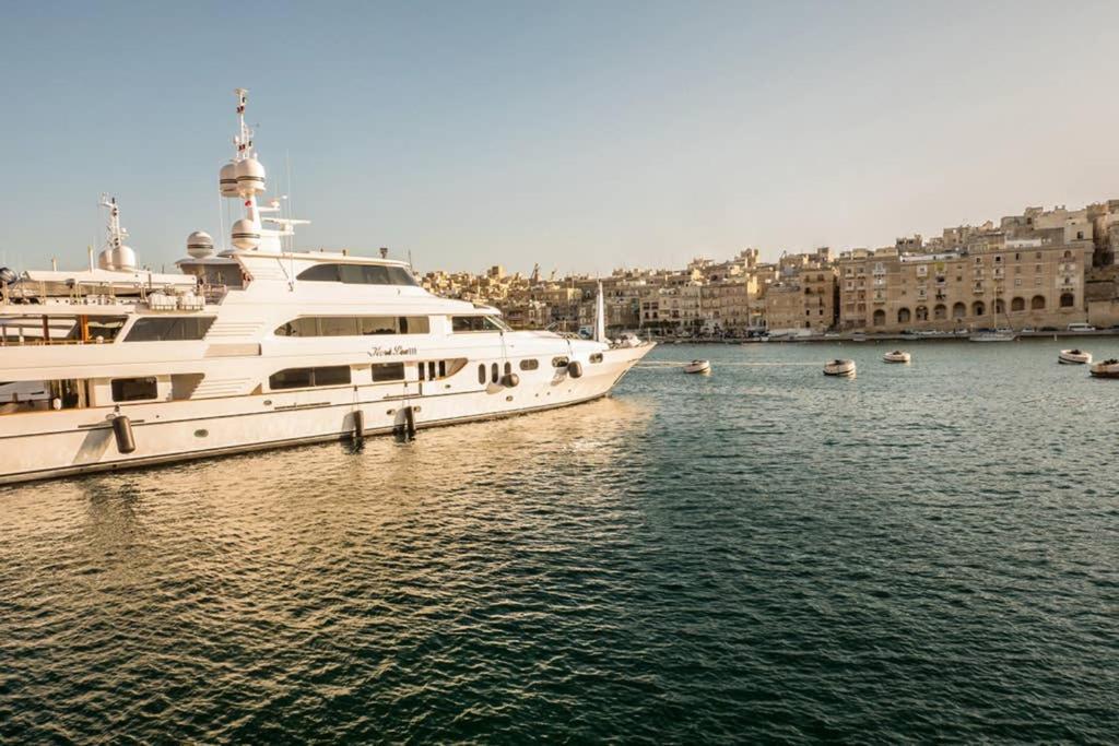 Vittoriosa' Seafront 2 Bed Highly Furnished Apartment Esterno foto