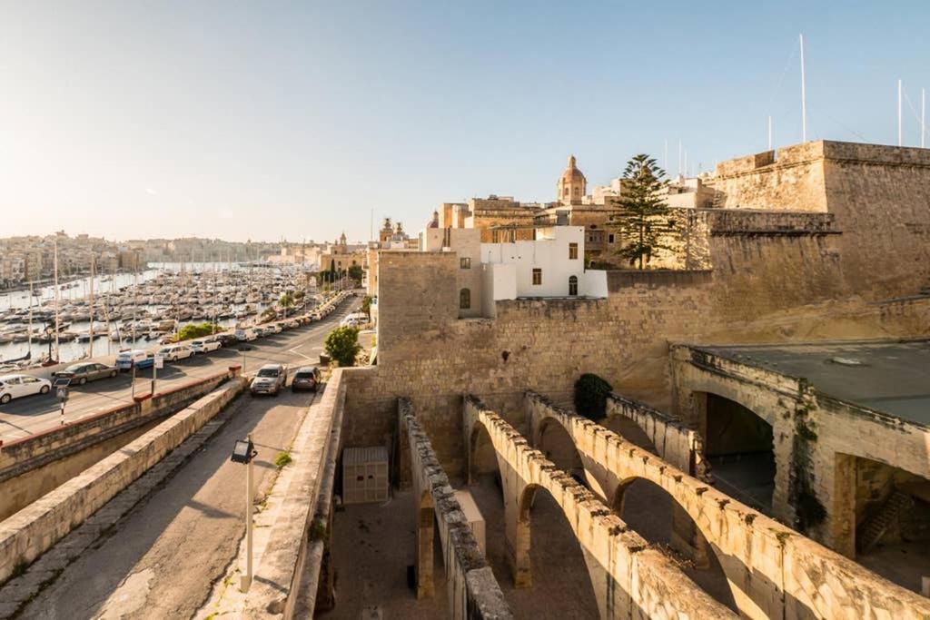 Vittoriosa' Seafront 2 Bed Highly Furnished Apartment Esterno foto