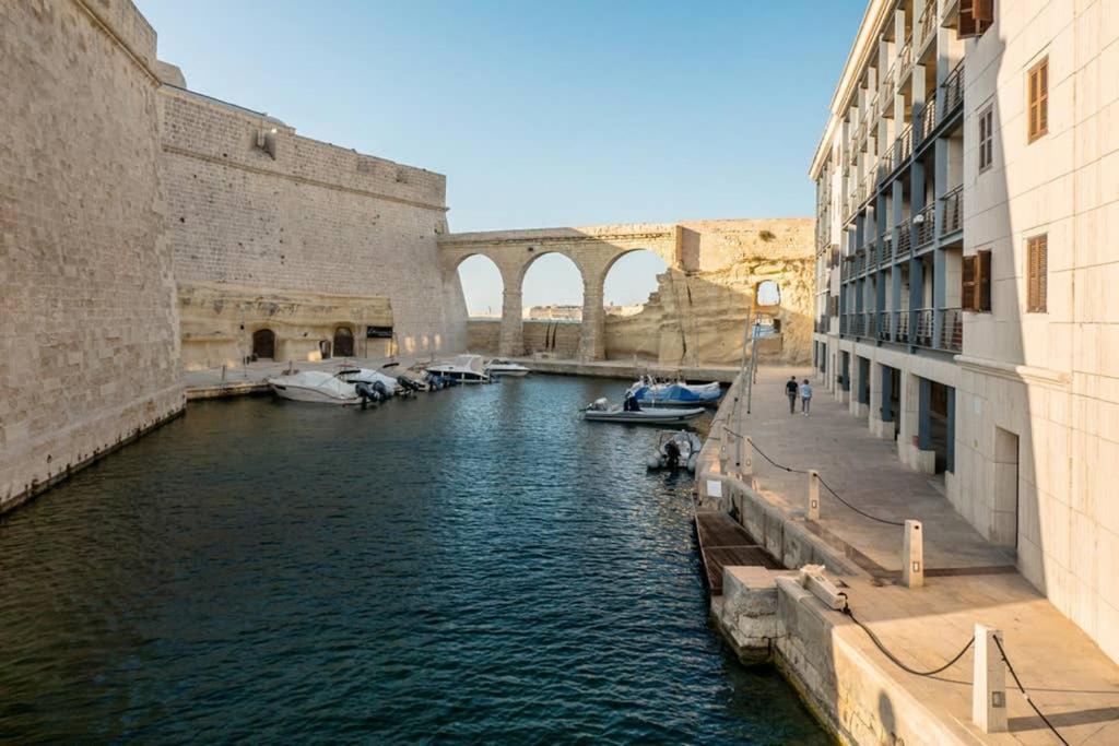 Vittoriosa' Seafront 2 Bed Highly Furnished Apartment Esterno foto